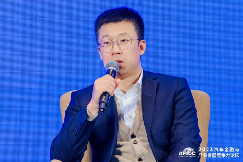 郭纯在圆桌会议分享观点 郭纯在圆桌会议分享观点