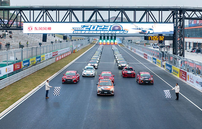 奕炫家族国家级赛事的4冠王 再获2023CEC中国汽车耐力锦标赛年度总冠军
