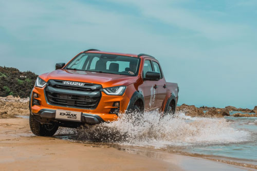 不负顶流实力 D-MAX V-CROSS斩获钜轮奖·年度卓越高端皮卡奖 不负顶流实力 D-MAX V-CROSS斩获钜轮奖·年度卓越高端皮卡奖
