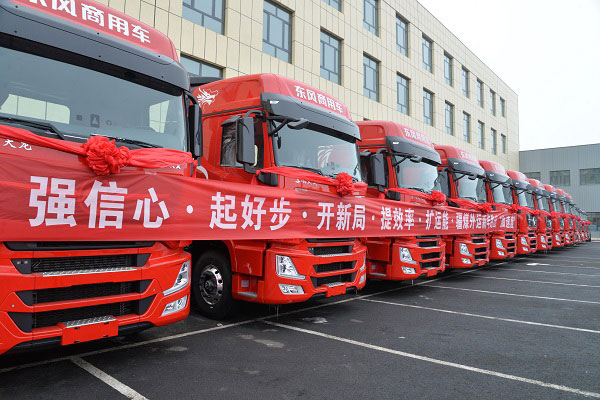 800台子母车签约 东风商用车2024疆煤外运迎开门红