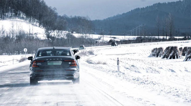 冰雪路面稳如火车 试驾沃尔沃S60 T8抓地力惊艳