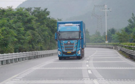 全程2903km 百公里气耗29.9kg 欧曼自动挡燃气车云巅穿越之旅尽显运输赢实力_图片新闻