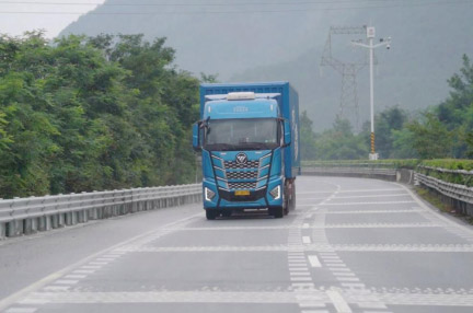 全程2903km 百公里气耗29.9kg 欧曼自动挡燃气车云巅穿越之旅尽显运输赢实力