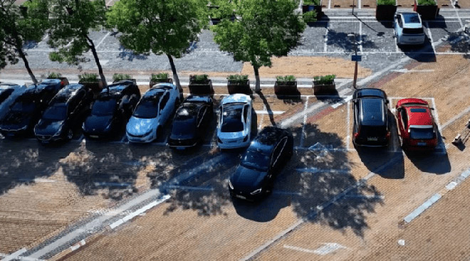 中秋国庆出行新姿势 问界新M5循迹倒车