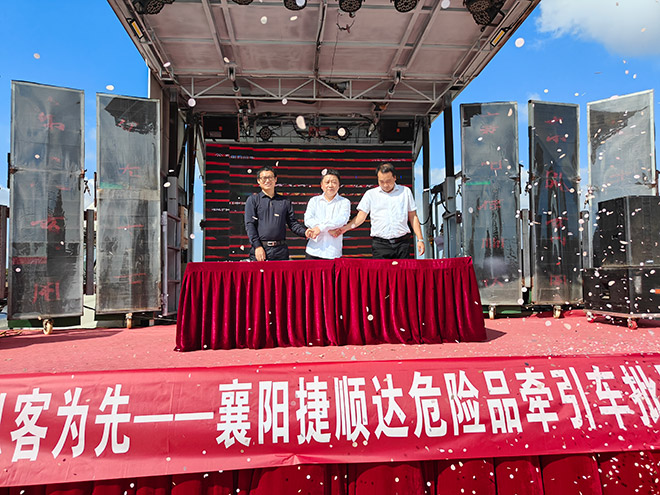 东风龙擎3.0危化车批量交付 襄阳运输安全标杆