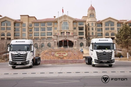 交车100台 签约300台 欧曼银河重卡发布