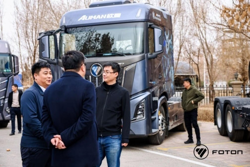 交车100台 签约300台 欧曼银河重卡发布