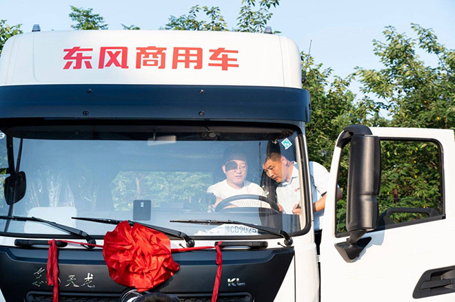 东风商用车快递牵引车全国品鉴活动首站潍坊启幕