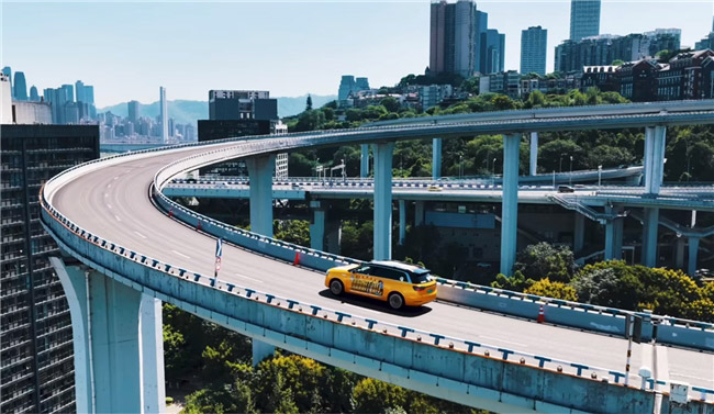 问界M9“库里战车”点燃球迷热爱 问界M9“库里战车”点燃球迷热爱