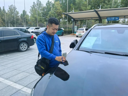 王群在检测车辆 王群在检测车辆