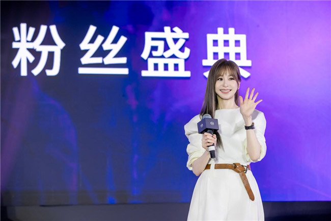 甜蜜天后同款座驾  王心凌正式加入长安马自达大家庭