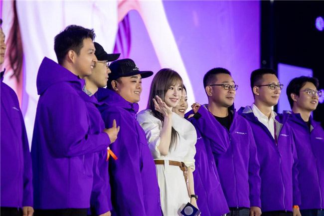 甜蜜天后同款座驾  王心凌正式加入长安马自达大家庭