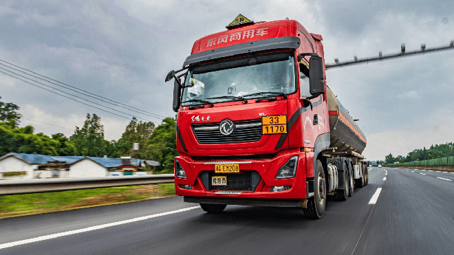 30余载与卡车为伴 东风龙擎是他运酒路上“最强芯”