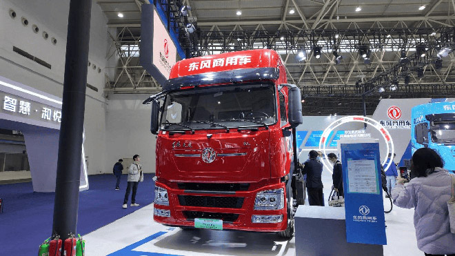 15分钟级兆瓦超充补能 东风天龙KL兆瓦超充牵引车