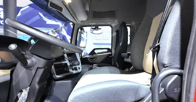 15分钟级兆瓦超充补能 东风天龙KL兆瓦超充牵引车