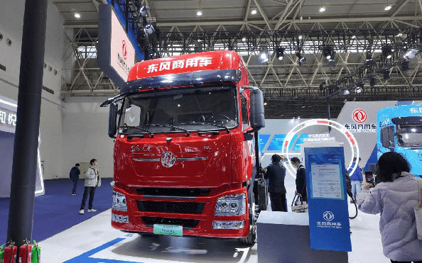 “15分钟级”兆瓦超充补能！东风天龙KL兆瓦超充牵引车给出高效运营最优解_图片新闻