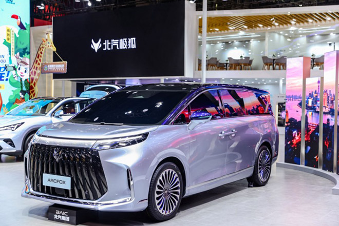 极狐首款中大型豪华MPV原型车