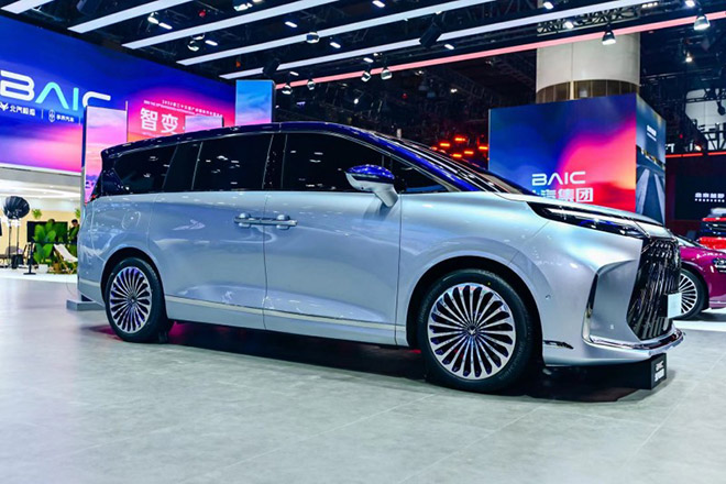 极狐首款中大型豪华MPV原型车 极狐首款中大型豪华MPV原型车