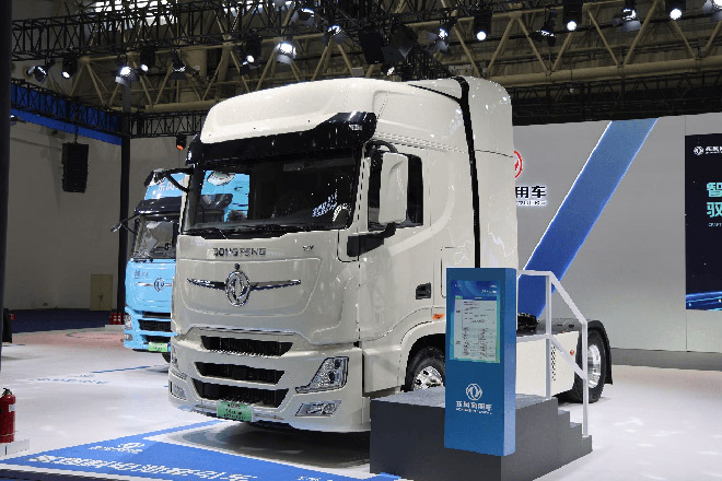 欧洲版东风天龙GX氢燃料电池牵引车