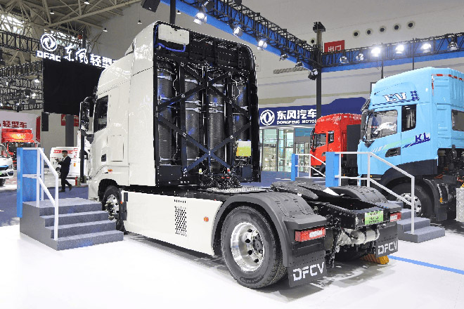 欧洲版东风天龙GX氢燃料电池牵引车