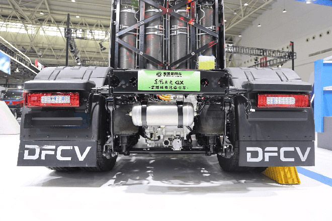 欧洲版东风天龙GX氢燃料电池牵引车