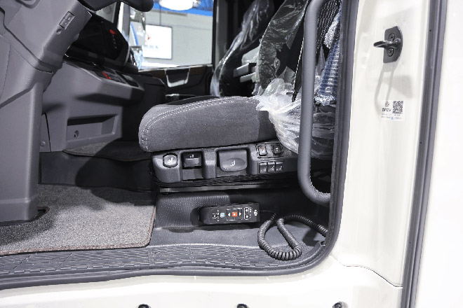 欧洲版东风天龙GX氢燃料电池牵引车