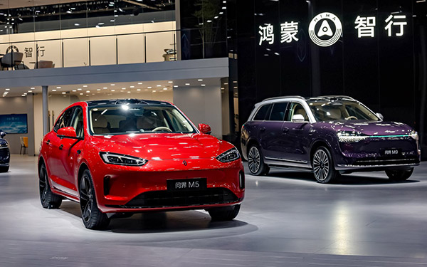 以全方位安全守护重塑出行体验，问界新M5 Ultra闪耀广州车展_图片新闻