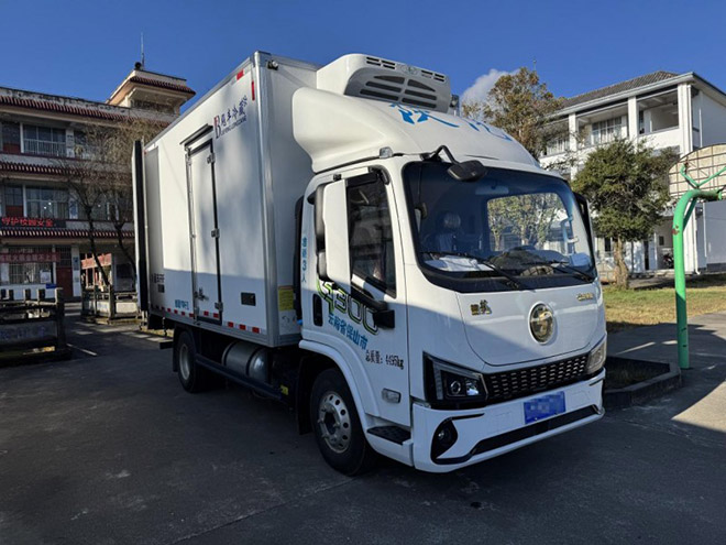 陕汽德龍G300高效速达 为货物鲜度保驾护航