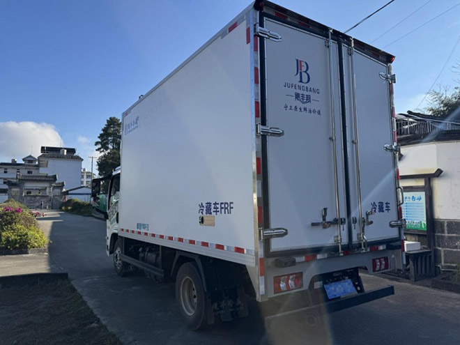 陕汽德龍G300高效速达 为货物鲜度保驾护航