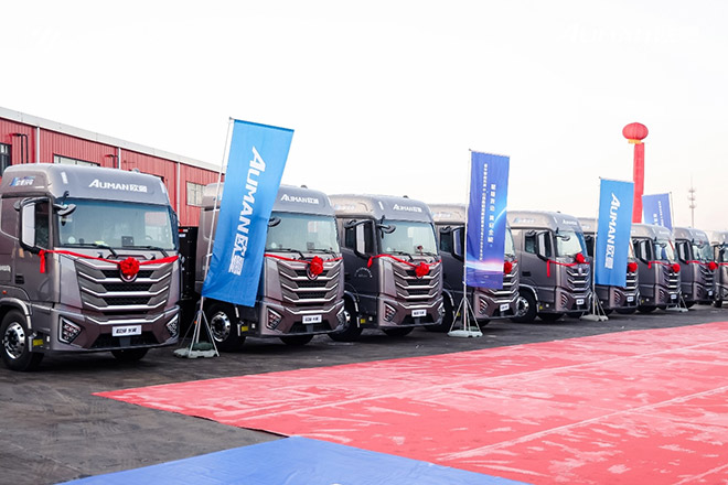 欧曼星翼新能源牵引车交付山西物流60台