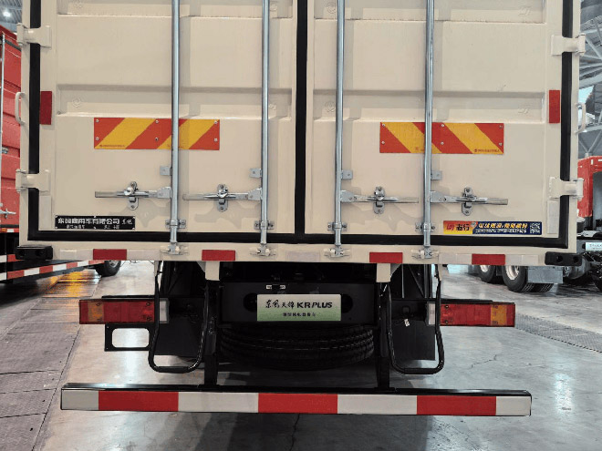 8×4纯电载货车 东风商用车新“兄弟”