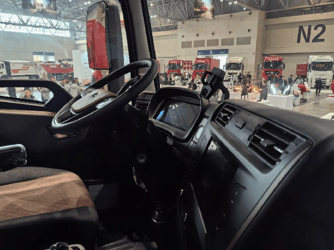 8×4纯电载货车 东风商用车新“兄弟”