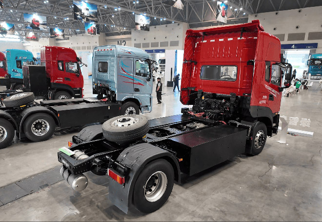 深度定制 东风天龙KL港口集运纯电牵引车