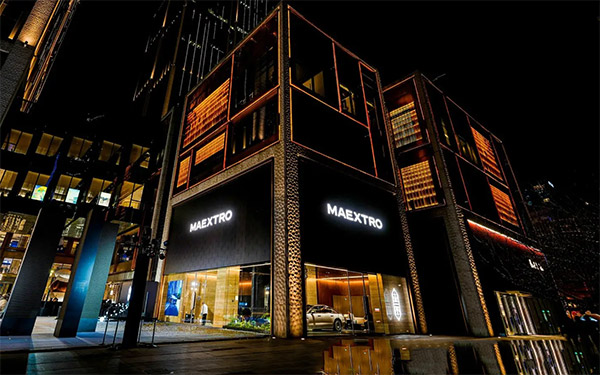 全国首家尊界体验中心选址BFC，锚定外滩高端商业生态