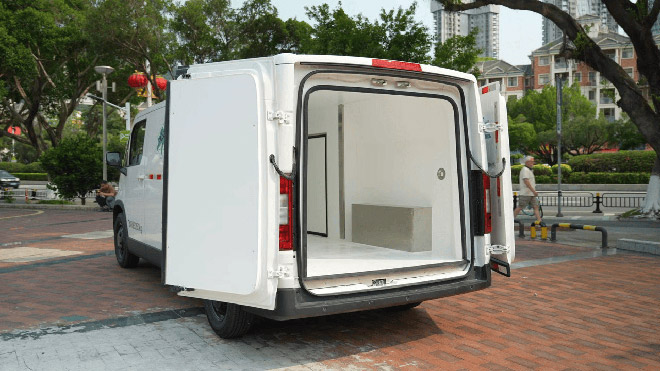货厢容积6.1m³ 210件货